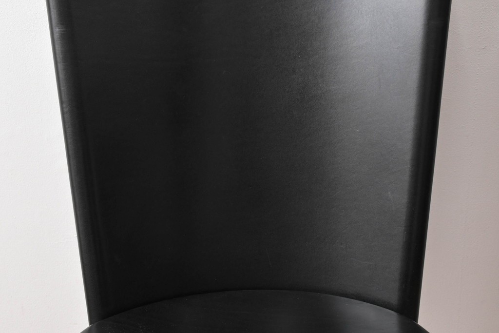 中古　ドイツ　IDC大塚家具取り扱い　高級家具メーカー　Ronald Schmitt(ロナルドシュミット)　極厚本革(レザー)　スタイリッシュなデザインが美しいダイニングチェア2脚セット(アームレスチェア、イス、椅子、バラ売り可能)(定価2脚で約22万円)(R-082127)