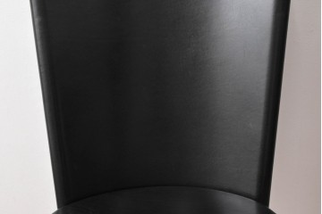 中古　ドイツ　IDC大塚家具取り扱い　高級家具メーカー　Ronald Schmitt(ロナルドシュミット)　極厚本革(レザー)　スタイリッシュなデザインが美しいダイニングチェア2脚セット(アームレスチェア、イス、椅子、バラ売り可能)(定価2脚で約22万円)(R-082127)