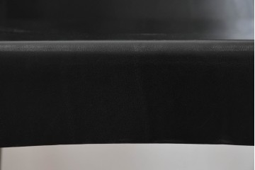 中古　ドイツ　IDC大塚家具取り扱い　高級家具メーカー　Ronald Schmitt(ロナルドシュミット)　極厚本革(レザー)　スタイリッシュなデザインが美しいダイニングチェア2脚セット(アームレスチェア、イス、椅子、バラ売り可能)(定価2脚で約22万円)(R-082127)