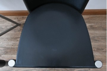 中古　ドイツ　IDC大塚家具取り扱い　高級家具メーカー　Ronald Schmitt(ロナルドシュミット)　極厚本革(レザー)　スタイリッシュなデザインが美しいダイニングチェア2脚セット(アームレスチェア、イス、椅子、バラ売り可能)(定価2脚で約22万円)(R-082127)