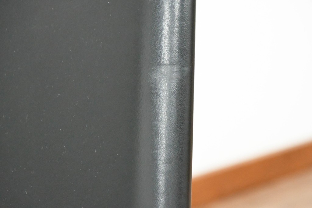 中古　ドイツ　IDC大塚家具取り扱い　高級家具メーカー　Ronald Schmitt(ロナルドシュミット)　極厚本革(レザー)　スタイリッシュなデザインが美しいダイニングチェア2脚セット(アームレスチェア、イス、椅子、バラ売り可能)(定価2脚で約22万円)(R-082127)