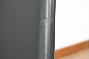 中古　ドイツ　IDC大塚家具取り扱い　高級家具メーカー　Ronald Schmitt(ロナルドシュミット)　極厚本革(レザー)　スタイリッシュなデザインが美しいダイニングチェア2脚セット(アームレスチェア、イス、椅子、バラ売り可能)(定価2脚で約22万円)(R-082127)