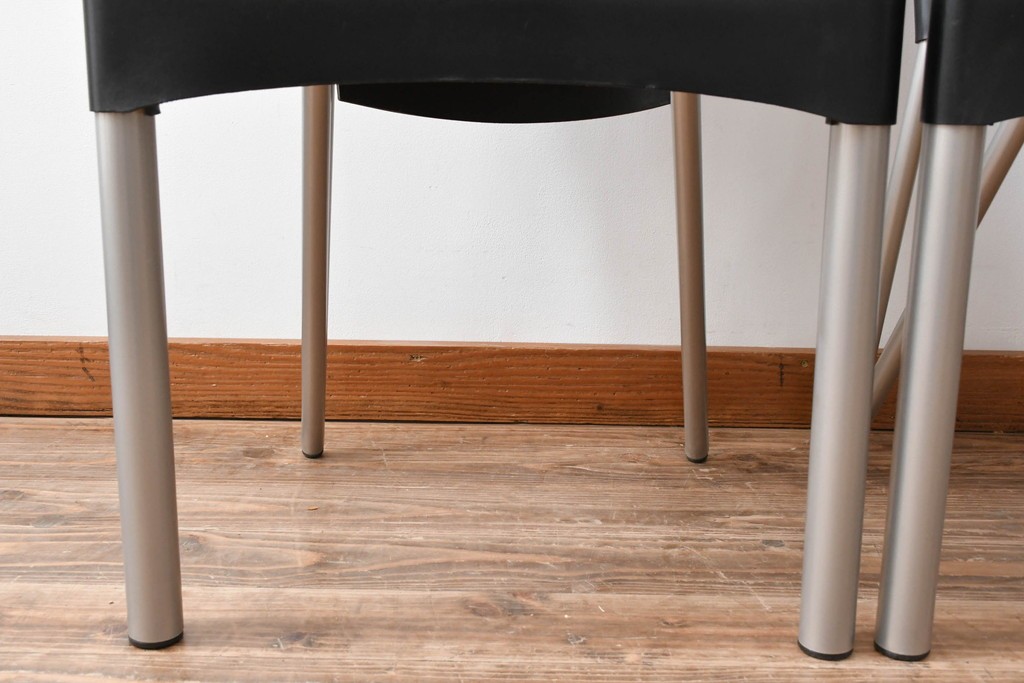 中古　ドイツ　IDC大塚家具取り扱い　高級家具メーカー　Ronald Schmitt(ロナルドシュミット)　極厚本革(レザー)　スタイリッシュなデザインが美しいダイニングチェア2脚セット(アームレスチェア、イス、椅子、バラ売り可能)(定価2脚で約22万円)(R-082127)