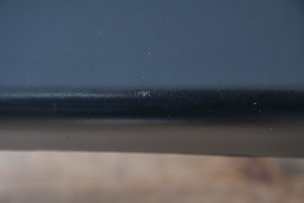 中古　ドイツ　IDC大塚家具取り扱い　高級家具メーカー　Ronald Schmitt(ロナルドシュミット)　極厚本革(レザー)　スタイリッシュなデザインが美しいダイニングチェア2脚セット(アームレスチェア、イス、椅子、バラ売り可能)(定価2脚で約22万円)(R-082127)