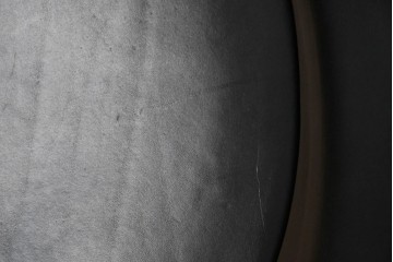 中古　ドイツ　IDC大塚家具取り扱い　高級家具メーカー　Ronald Schmitt(ロナルドシュミット)　極厚本革(レザー)　スタイリッシュなデザインが美しいダイニングチェア2脚セット(アームレスチェア、イス、椅子、バラ売り可能)(定価2脚で約22万円)(R-082127)