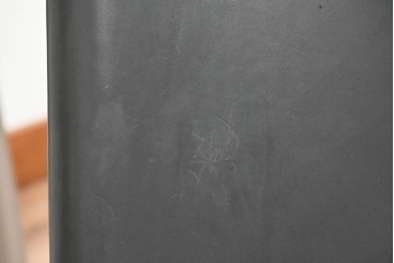 中古　ドイツ　IDC大塚家具取り扱い　高級家具メーカー　Ronald Schmitt(ロナルドシュミット)　極厚本革(レザー)　スタイリッシュなデザインが美しいダイニングチェア2脚セット(アームレスチェア、イス、椅子、バラ売り可能)(定価2脚で約22万円)(R-082127)