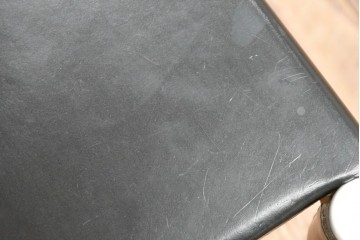 中古　ドイツ　IDC大塚家具取り扱い　高級家具メーカー　Ronald Schmitt(ロナルドシュミット)　極厚本革(レザー)　スタイリッシュなデザインが美しいダイニングチェア2脚セット(アームレスチェア、イス、椅子、バラ売り可能)(定価2脚で約22万円)(R-082127)