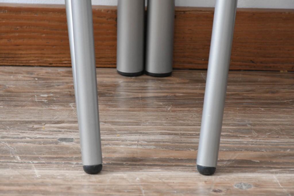 中古　ドイツ　IDC大塚家具取り扱い　高級家具メーカー　Ronald Schmitt(ロナルドシュミット)　極厚本革(レザー)　スタイリッシュなデザインが美しいダイニングチェア2脚セット(アームレスチェア、イス、椅子、バラ売り可能)(定価2脚で約22万円)(R-082127)