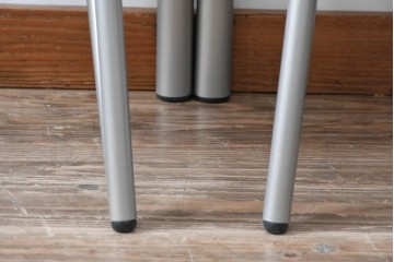 中古　ドイツ　IDC大塚家具取り扱い　高級家具メーカー　Ronald Schmitt(ロナルドシュミット)　極厚本革(レザー)　スタイリッシュなデザインが美しいダイニングチェア2脚セット(アームレスチェア、イス、椅子、バラ売り可能)(定価2脚で約22万円)(R-082127)