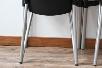 中古　ドイツ　IDC大塚家具取り扱い　高級家具メーカー　Ronald Schmitt(ロナルドシュミット)　極厚本革(レザー)　スタイリッシュなデザインが美しいダイニングチェア2脚セット(アームレスチェア、イス、椅子、バラ売り可能)(定価2脚で約22万円)(R-082127)