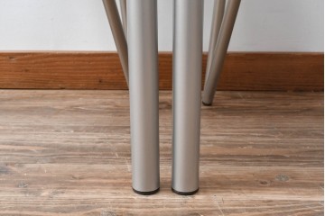 中古　ドイツ　IDC大塚家具取り扱い　高級家具メーカー　Ronald Schmitt(ロナルドシュミット)　極厚本革(レザー)　スタイリッシュなデザインが美しいダイニングチェア2脚セット(アームレスチェア、イス、椅子、バラ売り可能)(定価2脚で約22万円)(R-082127)