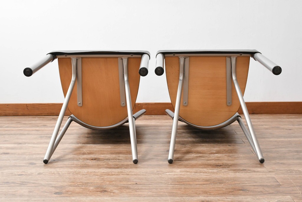 中古　ドイツ　IDC大塚家具取り扱い　高級家具メーカー　Ronald Schmitt(ロナルドシュミット)　極厚本革(レザー)　スタイリッシュなデザインが美しいダイニングチェア2脚セット(アームレスチェア、イス、椅子、バラ売り可能)(定価2脚で約22万円)(R-082127)