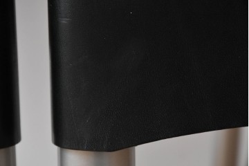 中古　ドイツ　IDC大塚家具取り扱い　高級家具メーカー　Ronald Schmitt(ロナルドシュミット)　極厚本革(レザー)　スタイリッシュなデザインが美しいダイニングチェア2脚セット(アームレスチェア、イス、椅子、バラ売り可能)(定価2脚で約22万円)(R-082127)