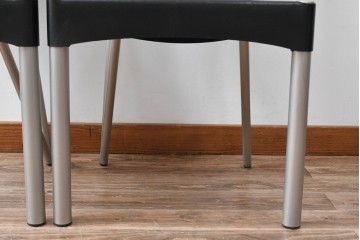 中古　ドイツ　IDC大塚家具取り扱い　高級家具メーカー　Ronald Schmitt(ロナルドシュミット)　極厚本革(レザー)　スタイリッシュなデザインが美しいダイニングチェア2脚セット(アームレスチェア、イス、椅子、バラ売り可能)(定価2脚で約22万円)(R-082127)