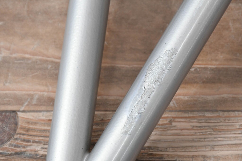 中古　ドイツ　IDC大塚家具取り扱い　高級家具メーカー　Ronald Schmitt(ロナルドシュミット)　極厚本革(レザー)　スタイリッシュなデザインが美しいダイニングチェア2脚セット(アームレスチェア、イス、椅子、バラ売り可能)(定価2脚で約22万円)(R-082127)