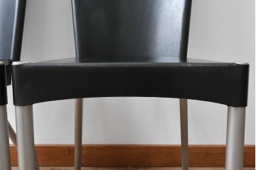 中古　ドイツ　IDC大塚家具取り扱い　高級家具メーカー　Ronald Schmitt(ロナルドシュミット)　極厚本革(レザー)　スタイリッシュなデザインが美しいダイニングチェア2脚セット(アームレスチェア、イス、椅子、バラ売り可能)(定価2脚で約22万円)(R-082127)