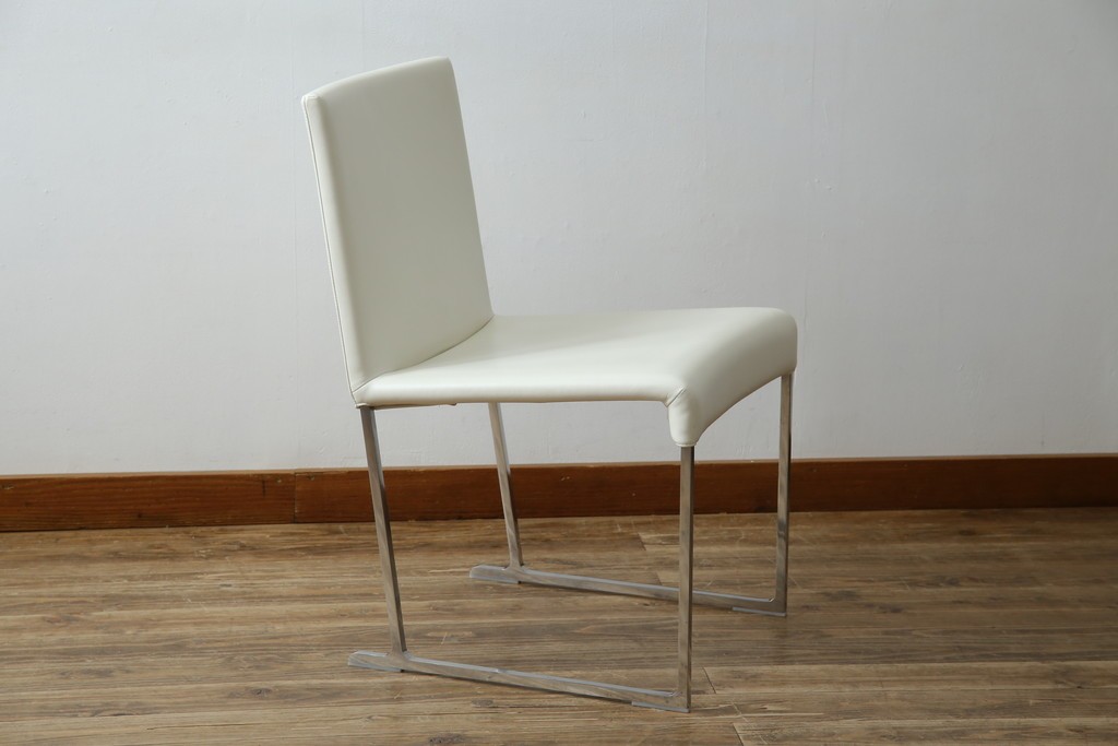中古　B&B Italia(ビーアンドビー イタリア)　SEDIA SOLO(セディア ソロ)　Antonio Citterio(アントニオチッテリオ)　本革(レザー)　シンプルで無駄のないフォルムのダイニングチェア　定価約17万円相当　(R-082128)