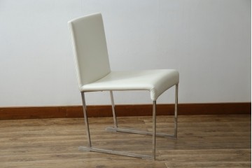 中古　B&B Italia(ビーアンドビー イタリア)　SEDIA SOLO(セディア ソロ)　Antonio Citterio(アントニオチッテリオ)　本革(レザー)　シンプルで無駄のないフォルムのダイニングチェア　定価約17万円相当　(R-082128)