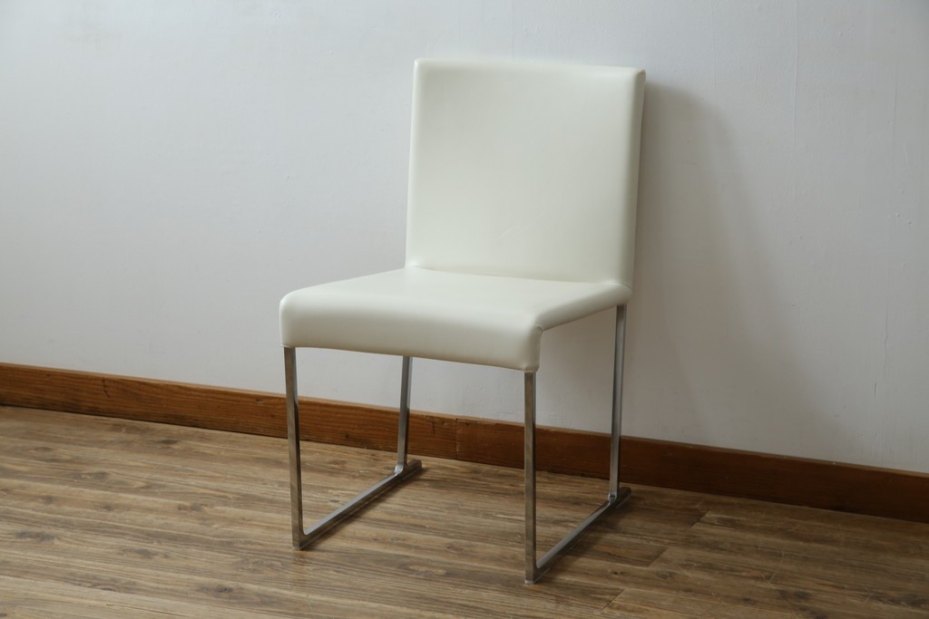 中古　B&B Italia(ビーアンドビー イタリア)　SEDIA SOLO(セディア ソロ)　Antonio Citterio(アントニオチッテリオ)　本革(レザー)　シンプルで無駄のないフォルムのダイニングチェア　定価約17万円相当　(R-082128)