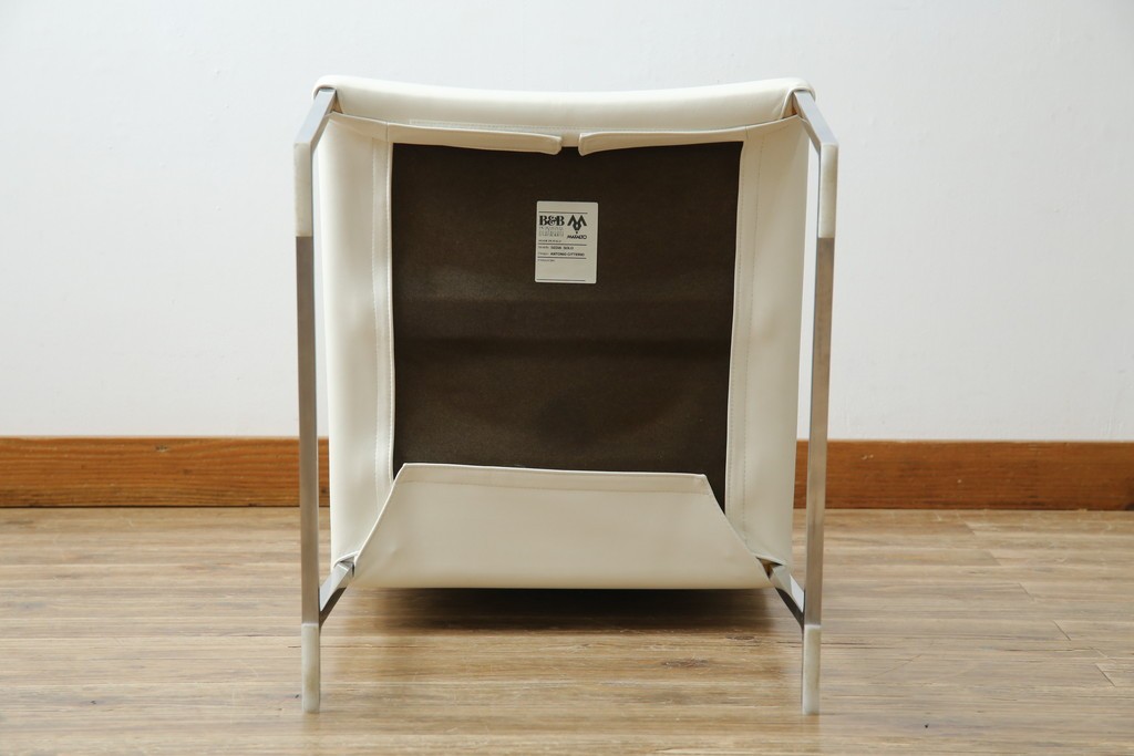 中古　B&B Italia(ビーアンドビー イタリア)　SEDIA SOLO(セディア ソロ)　Antonio Citterio(アントニオチッテリオ)　本革(レザー)　シンプルで無駄のないフォルムのダイニングチェア　定価約17万円相当　(R-082128)