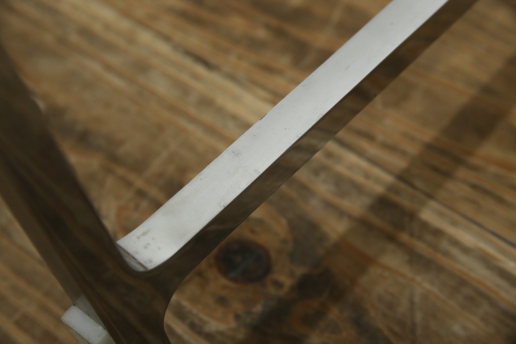 中古　B&B Italia(ビーアンドビー イタリア)　SEDIA SOLO(セディア ソロ)　Antonio Citterio(アントニオチッテリオ)　本革(レザー)　シンプルで無駄のないフォルムのダイニングチェア　定価約17万円相当　(R-082128)