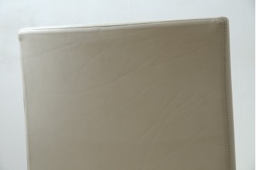 中古　B&B Italia(ビーアンドビー イタリア)　SEDIA SOLO(セディア ソロ)　Antonio Citterio(アントニオチッテリオ)　本革(レザー)　シンプルで無駄のないフォルムのダイニングチェア　定価約17万円相当　(R-082128)