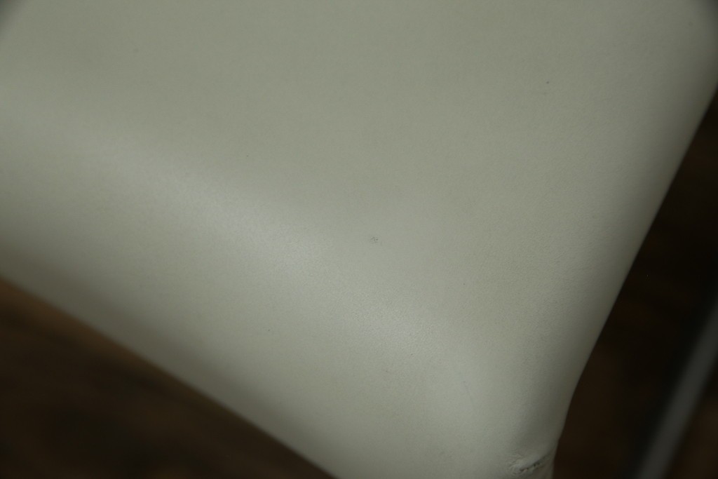 中古　B&B Italia(ビーアンドビー イタリア)　SEDIA SOLO(セディア ソロ)　Antonio Citterio(アントニオチッテリオ)　本革(レザー)　シンプルで無駄のないフォルムのダイニングチェア　定価約17万円相当　(R-082128)