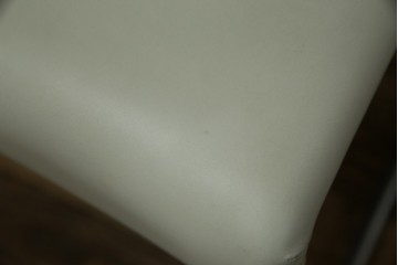 中古　B&B Italia(ビーアンドビー イタリア)　SEDIA SOLO(セディア ソロ)　Antonio Citterio(アントニオチッテリオ)　本革(レザー)　シンプルで無駄のないフォルムのダイニングチェア　定価約17万円相当　(R-082128)