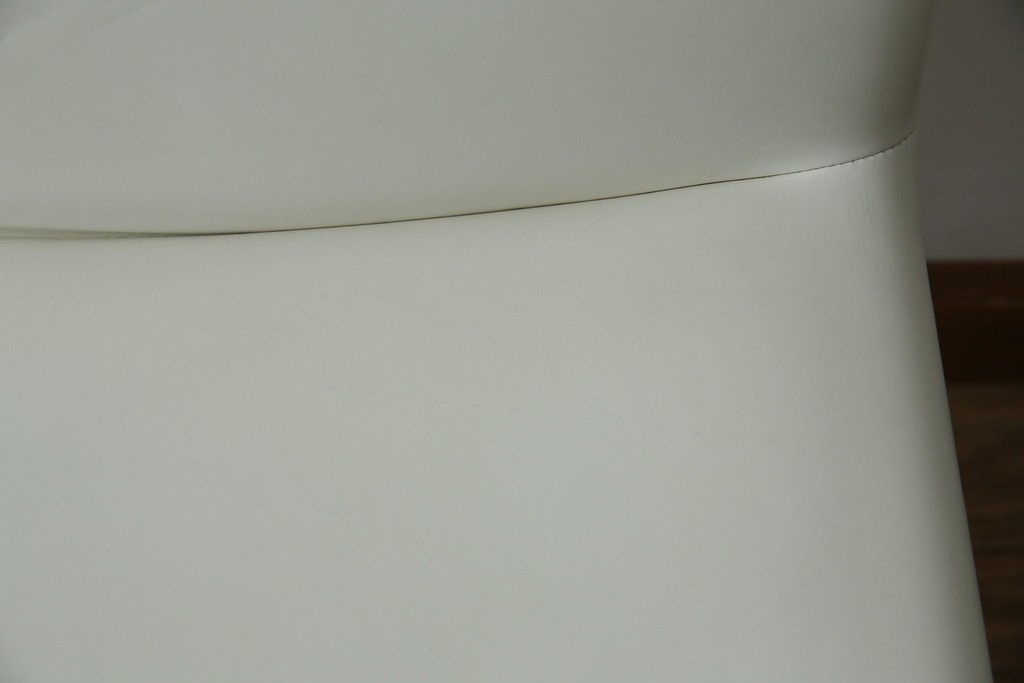 中古　B&B Italia(ビーアンドビー イタリア)　SEDIA SOLO(セディア ソロ)　Antonio Citterio(アントニオチッテリオ)　本革(レザー)　シンプルで無駄のないフォルムのダイニングチェア　定価約17万円相当　(R-082128)