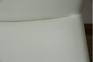 中古　B&B Italia(ビーアンドビー イタリア)　SEDIA SOLO(セディア ソロ)　Antonio Citterio(アントニオチッテリオ)　本革(レザー)　シンプルで無駄のないフォルムのダイニングチェア　定価約17万円相当　(R-082128)