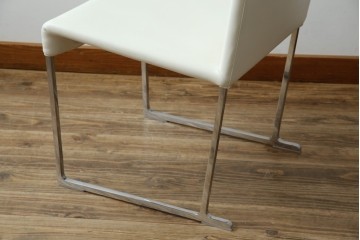 中古　B&B Italia(ビーアンドビー イタリア)　SEDIA SOLO(セディア ソロ)　Antonio Citterio(アントニオチッテリオ)　本革(レザー)　シンプルで無駄のないフォルムのダイニングチェア　定価約17万円相当　(R-082128)