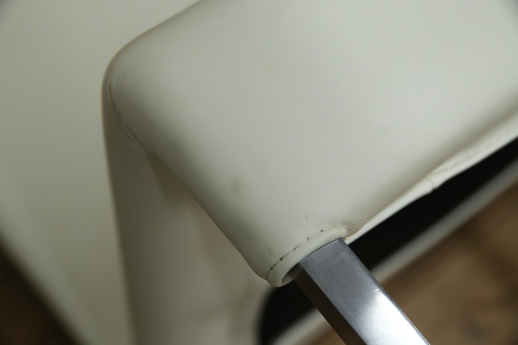 中古　B&B Italia(ビーアンドビー イタリア)　SEDIA SOLO(セディア ソロ)　Antonio Citterio(アントニオチッテリオ)　本革(レザー)　シンプルで無駄のないフォルムのダイニングチェア　定価約17万円相当　(R-082128)