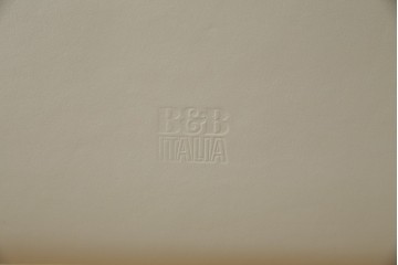 中古　B&B Italia(ビーアンドビー イタリア)　SEDIA SOLO(セディア ソロ)　Antonio Citterio(アントニオチッテリオ)　本革(レザー)　シンプルで無駄のないフォルムのダイニングチェア　定価約17万円相当　(R-082128)