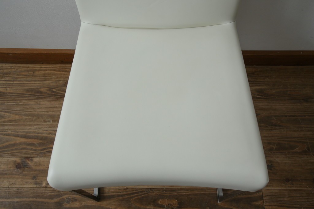 中古　B&B Italia(ビーアンドビー イタリア)　SEDIA SOLO(セディア ソロ)　Antonio Citterio(アントニオチッテリオ)　本革(レザー)　シンプルで無駄のないフォルムのダイニングチェア　定価約17万円相当　(R-082128)
