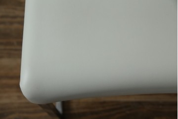 中古　B&B Italia(ビーアンドビー イタリア)　SEDIA SOLO(セディア ソロ)　Antonio Citterio(アントニオチッテリオ)　本革(レザー)　シンプルで無駄のないフォルムのダイニングチェア　定価約17万円相当　(R-082128)