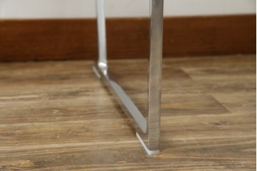 中古　B&B Italia(ビーアンドビー イタリア)　SEDIA SOLO(セディア ソロ)　Antonio Citterio(アントニオチッテリオ)　本革(レザー)　シンプルで無駄のないフォルムのダイニングチェア　定価約17万円相当　(R-082128)