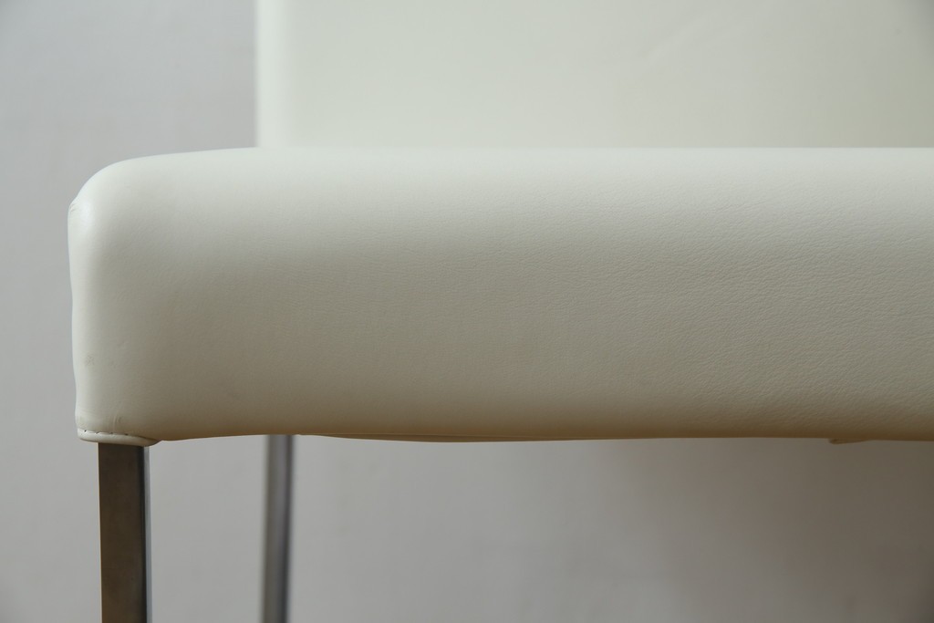 中古　B&B Italia(ビーアンドビー イタリア)　SEDIA SOLO(セディア ソロ)　Antonio Citterio(アントニオチッテリオ)　本革(レザー)　シンプルで無駄のないフォルムのダイニングチェア　定価約17万円相当　(R-082128)