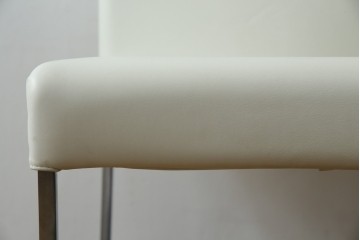 中古　B&B Italia(ビーアンドビー イタリア)　SEDIA SOLO(セディア ソロ)　Antonio Citterio(アントニオチッテリオ)　本革(レザー)　シンプルで無駄のないフォルムのダイニングチェア　定価約17万円相当　(R-082128)