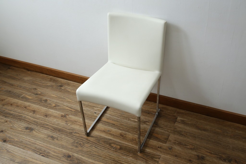 中古　B&B Italia(ビーアンドビー イタリア)　SEDIA SOLO(セディア ソロ)　Antonio Citterio(アントニオチッテリオ)　本革(レザー)　シンプルで無駄のないフォルムのダイニングチェア　定価約17万円相当　(R-082128)