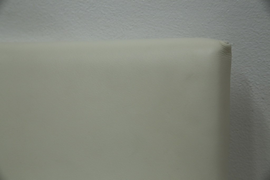 中古　B&B Italia(ビーアンドビー イタリア)　SEDIA SOLO(セディア ソロ)　Antonio Citterio(アントニオチッテリオ)　本革(レザー)　シンプルで無駄のないフォルムのダイニングチェア　定価約17万円相当　(R-082128)