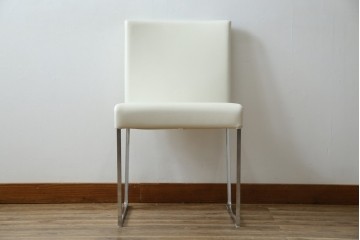 中古　B&B Italia(ビーアンドビー イタリア)　SEDIA SOLO(セディア ソロ)　Antonio Citterio(アントニオチッテリオ)　本革(レザー)　シンプルで無駄のないフォルムのダイニングチェア　定価約17万円相当　(R-082128)