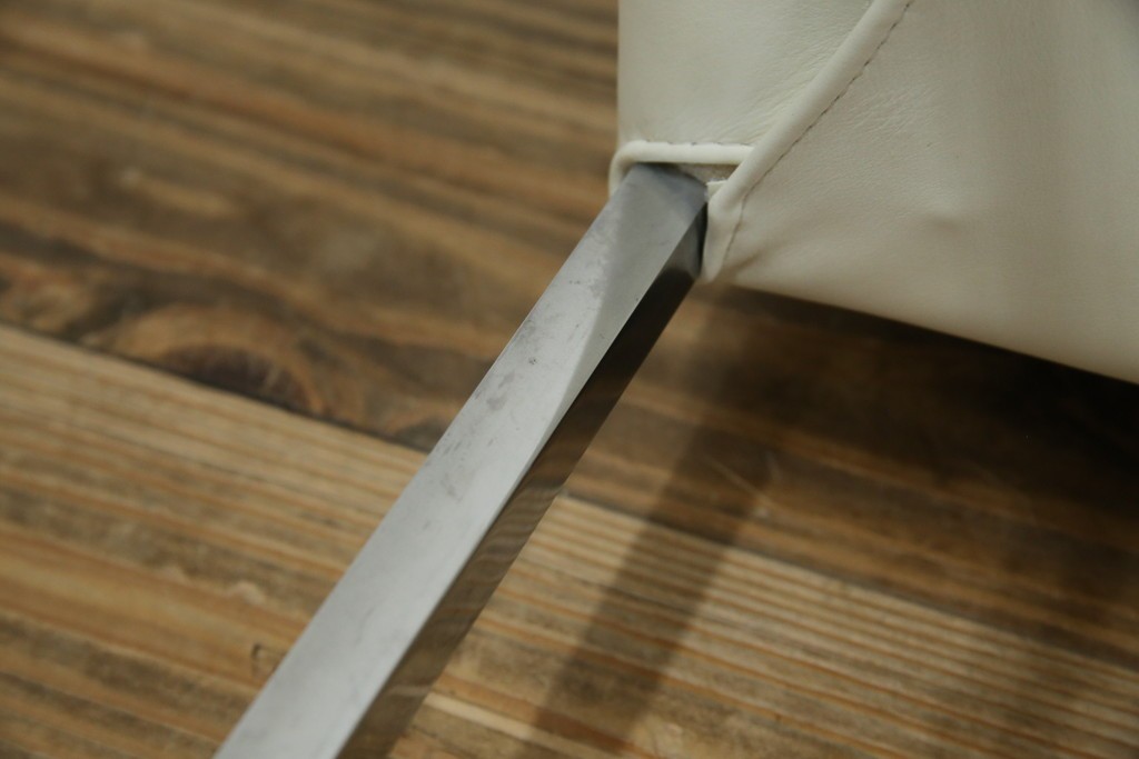 中古　B&B Italia(ビーアンドビー イタリア)　SEDIA SOLO(セディア ソロ)　Antonio Citterio(アントニオチッテリオ)　本革(レザー)　シンプルで無駄のないフォルムのダイニングチェア　定価約17万円相当　(R-082128)