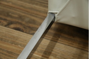 中古　B&B Italia(ビーアンドビー イタリア)　SEDIA SOLO(セディア ソロ)　Antonio Citterio(アントニオチッテリオ)　本革(レザー)　シンプルで無駄のないフォルムのダイニングチェア　定価約17万円相当　(R-082128)