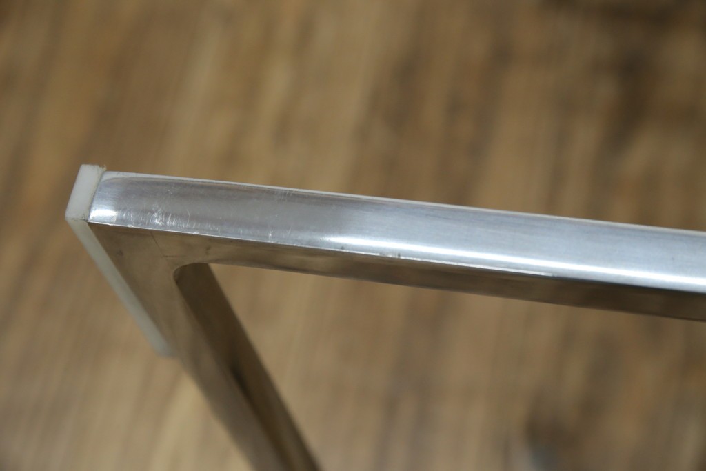 中古　B&B Italia(ビーアンドビー イタリア)　SEDIA SOLO(セディア ソロ)　Antonio Citterio(アントニオチッテリオ)　本革(レザー)　シンプルで無駄のないフォルムのダイニングチェア　定価約17万円相当　(R-082128)