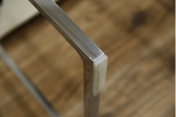 中古　B&B Italia(ビーアンドビー イタリア)　SEDIA SOLO(セディア ソロ)　Antonio Citterio(アントニオチッテリオ)　本革(レザー)　シンプルで無駄のないフォルムのダイニングチェア　定価約17万円相当　(R-082128)