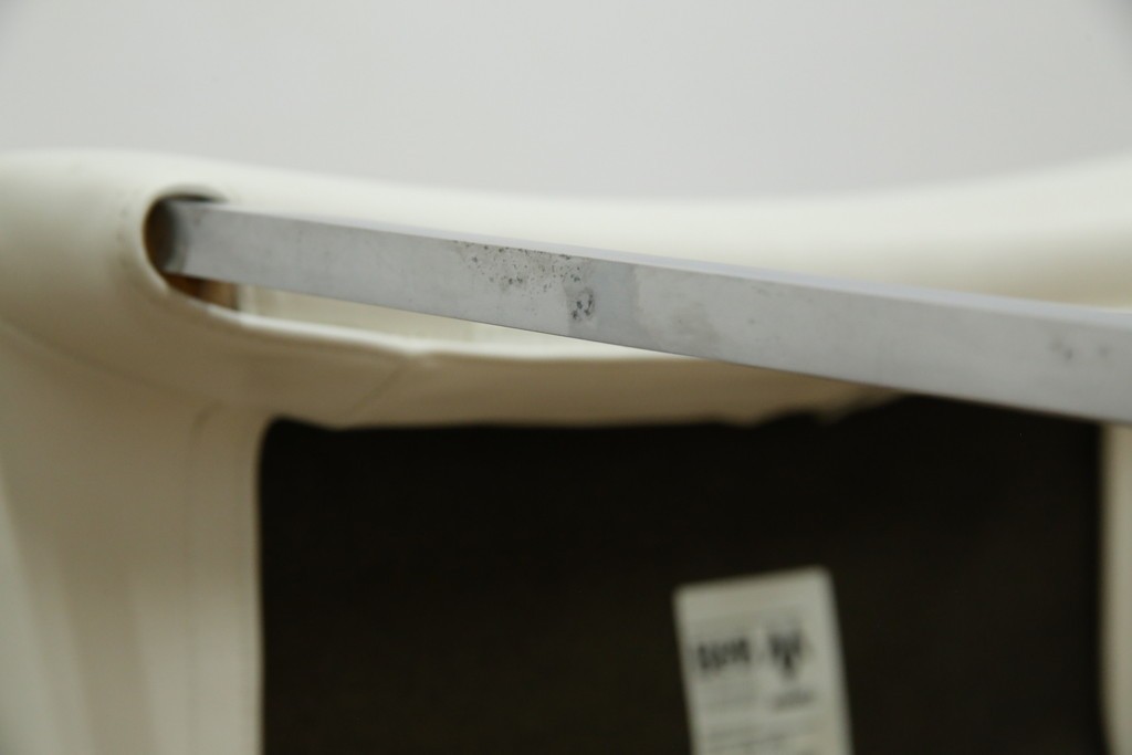 中古　B&B Italia(ビーアンドビー イタリア)　SEDIA SOLO(セディア ソロ)　Antonio Citterio(アントニオチッテリオ)　本革(レザー)　シンプルで無駄のないフォルムのダイニングチェア　定価約17万円相当　(R-082128)