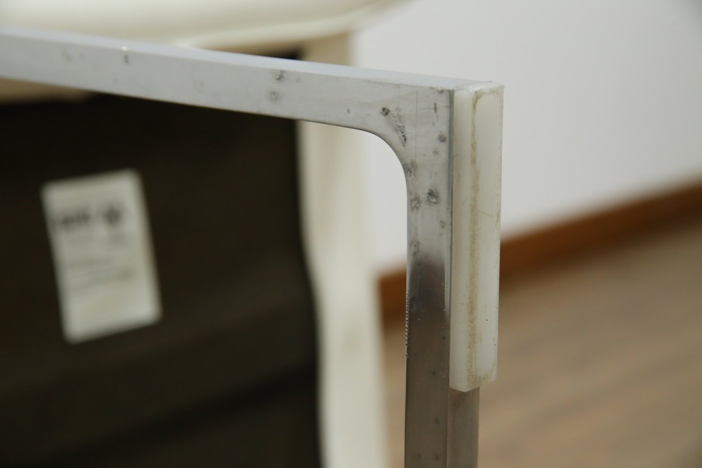 中古　B&B Italia(ビーアンドビー イタリア)　SEDIA SOLO(セディア ソロ)　Antonio Citterio(アントニオチッテリオ)　本革(レザー)　シンプルで無駄のないフォルムのダイニングチェア　定価約17万円相当　(R-082128)