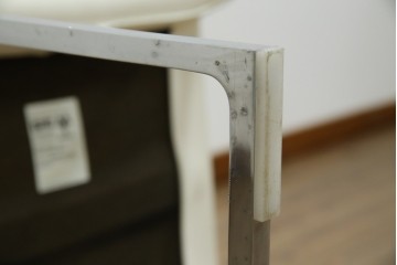 中古　B&B Italia(ビーアンドビー イタリア)　SEDIA SOLO(セディア ソロ)　Antonio Citterio(アントニオチッテリオ)　本革(レザー)　シンプルで無駄のないフォルムのダイニングチェア　定価約17万円相当　(R-082128)