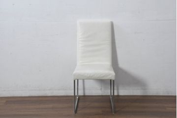 中古　B&B Italia(ビーアンドビー イタリア)　SOLO(ソロ)　Antonio Citterio(アントニオチッテリオ)　本革(レザー)　シンプルで洗練された佇まいのダイニングチェア(椅子、アームレスチェア)(定価約23万円)(R-082129)