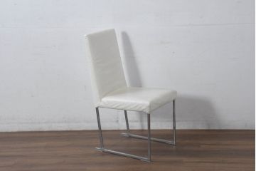 中古　B&B Italia(ビーアンドビー イタリア)　SOLO(ソロ)　Antonio Citterio(アントニオチッテリオ)　本革(レザー)　シンプルで洗練された佇まいのダイニングチェア(椅子、アームレスチェア)(定価約23万円)(R-082129)